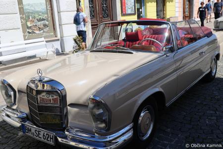 Mednarodna revija starodobnikov v Kamnik privabila ljubitelje klasičnih vozil (12)